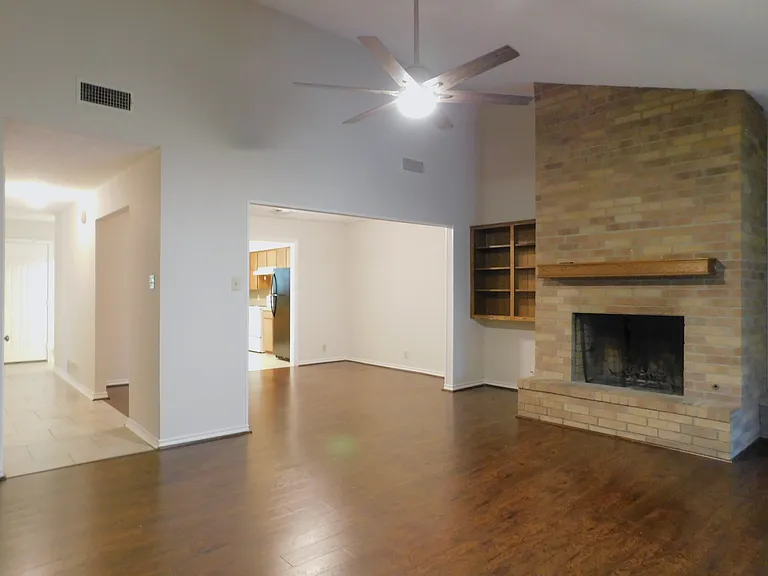 2204 Canterbury Ct #2204 — Photo 6