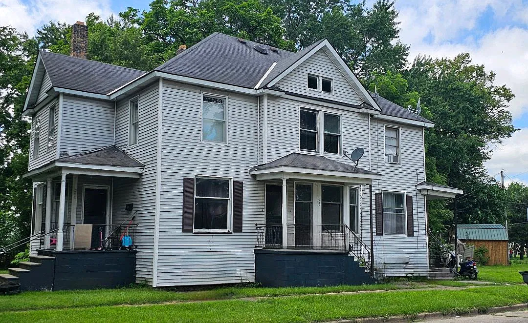 3 bed, $1,000 — Photo 1