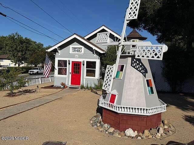 1st image of 561 Alisal Rd