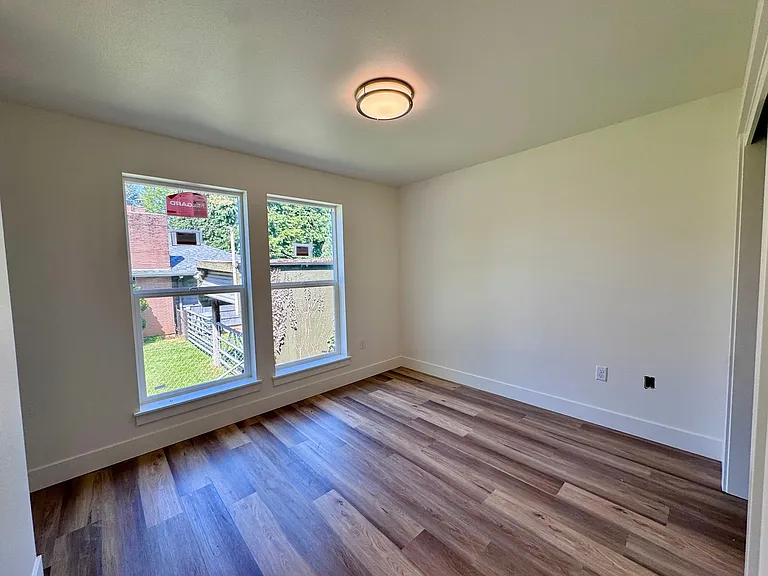 Brand New, Beautiful Townhomes! 2 & 3 Bedrm Units Available — Photo 15