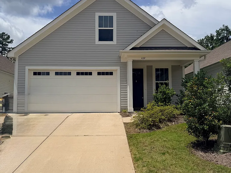 432 Live Oak Dr — Photo 1