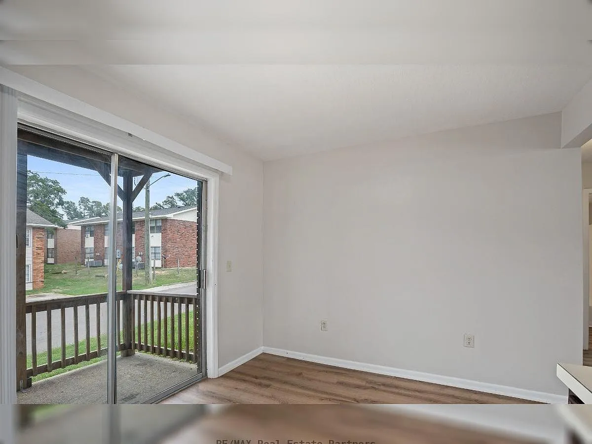 2 bed, 712 sqft, $800 — Photo 3