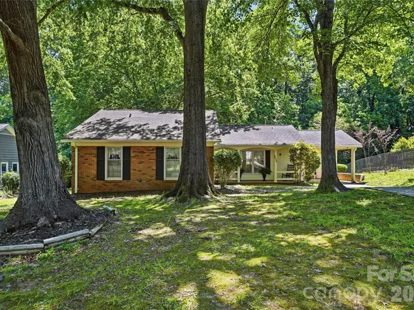 7626 Winterset Dr, Charlotte, NC 28270