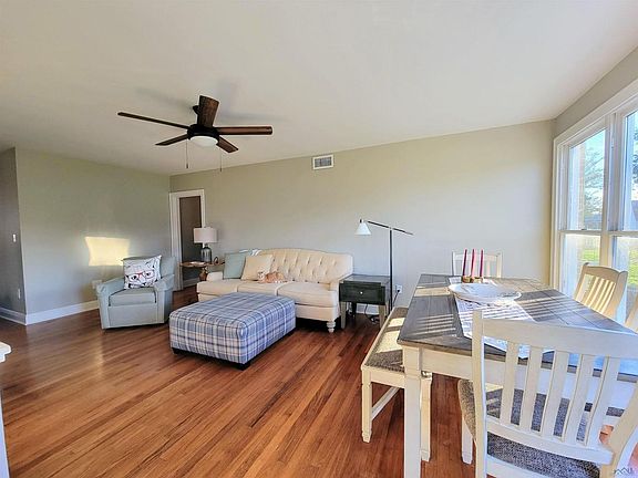 4th image of 217 Wilson Ave