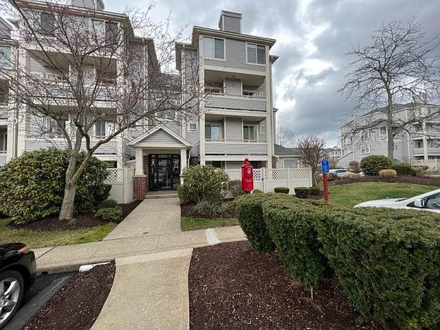 1st image of 200 Falls Blvd