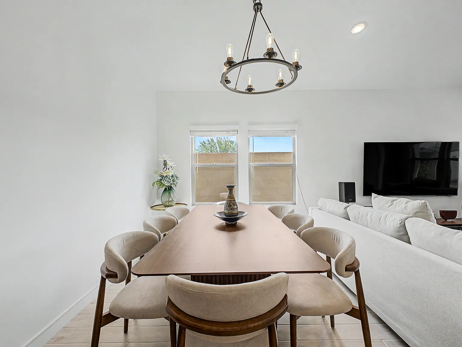 4 bed, 1926 sqft, $1,900 — Photo 4