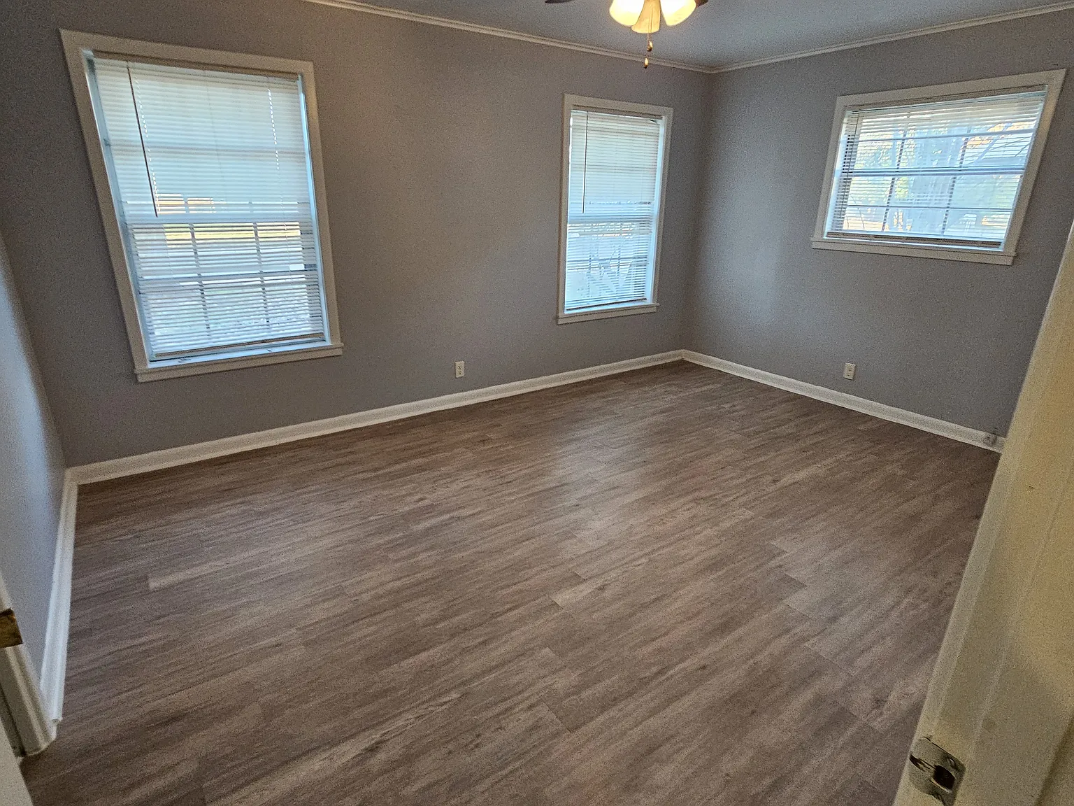3 bed, 1.5 bath, 1354 sqft, $1,250 — Photo 3