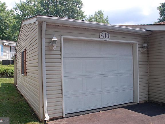 3rd image of 411 Westbury Dr