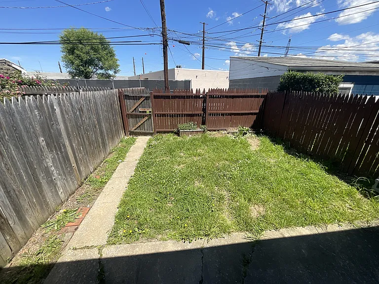 1728 Paxton St — Photo 10
