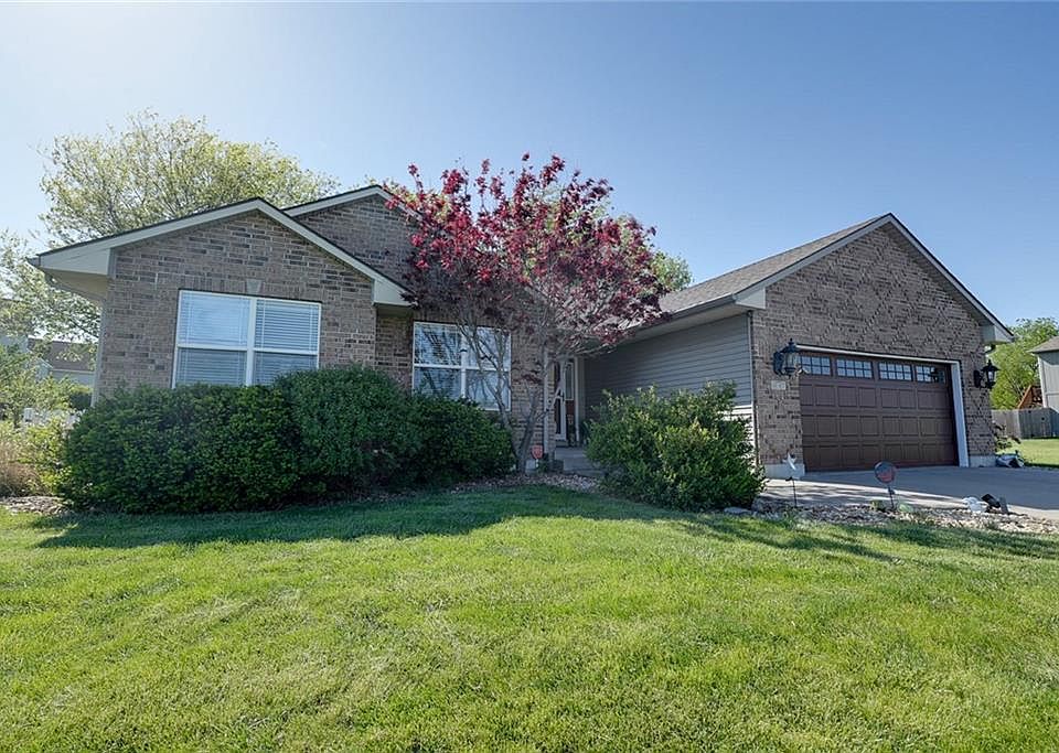 1st image of 991 Moore Pl