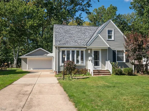 5252 Karen Isle Dr, Willoughby, OH 44094