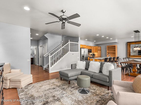 3rd image of 548 Evans Ct