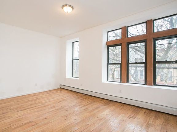 3rd image of 194 Vernon Ave APT 1L