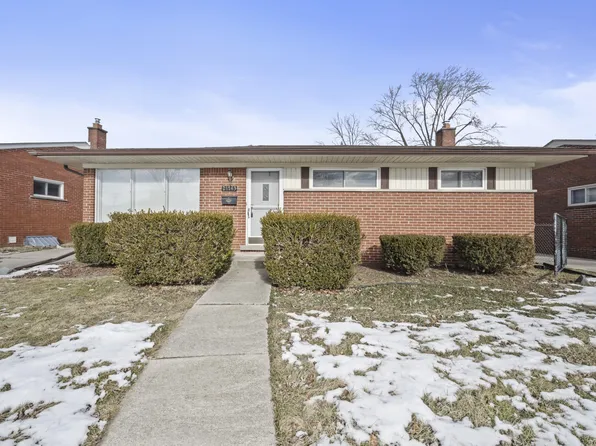 21743 Timberidge St, Saint Clair Shores, MI 48082