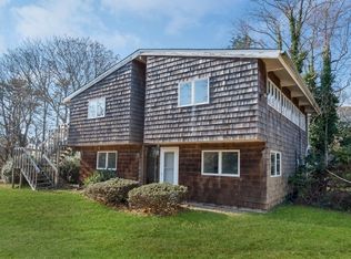 1 Victoria Rd, Hampton Bays, NY 11946