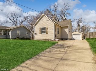 2914 Oxford St, Des Moines, IA 50313
