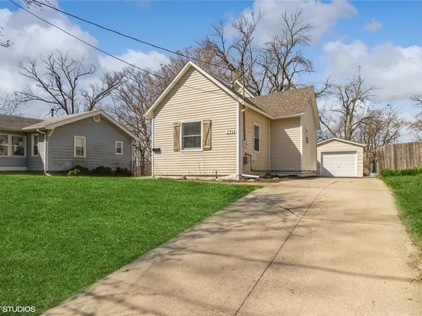 2914 Oxford St, Des Moines, IA 50313