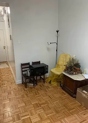 Rented by M.Grossman R.E. Management | media 14