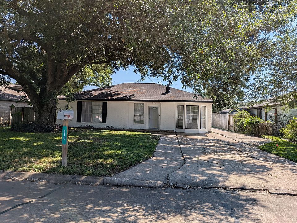 1st image of 210 Brigadoon Ln
