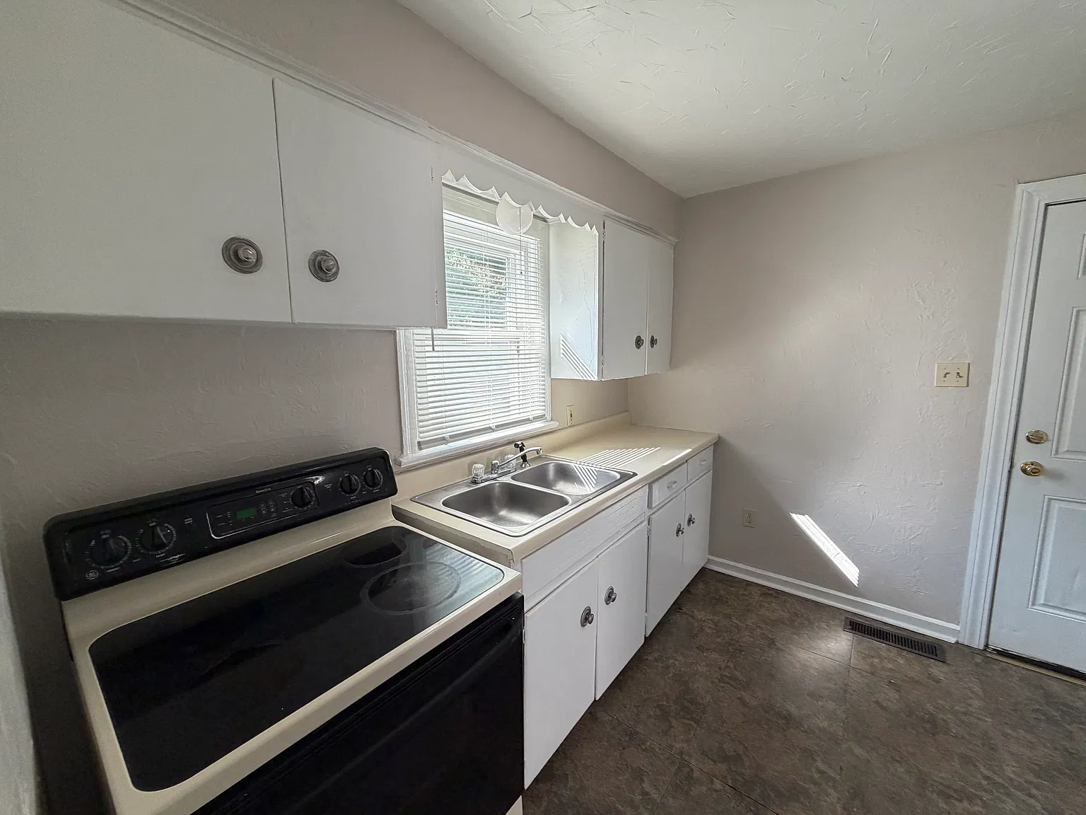 1 bed, 400 sqft, $695 — Photo 4
