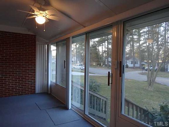 3rd image of 107 W Thorndale Dr
