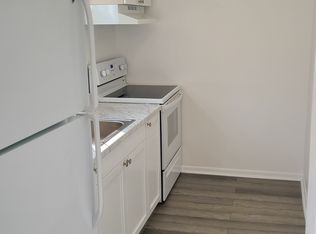 142 South St APT 3, Chelsea, MI 48118