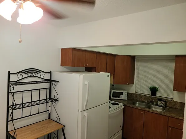 201 SE 10th St, Hallandale, FL 33009