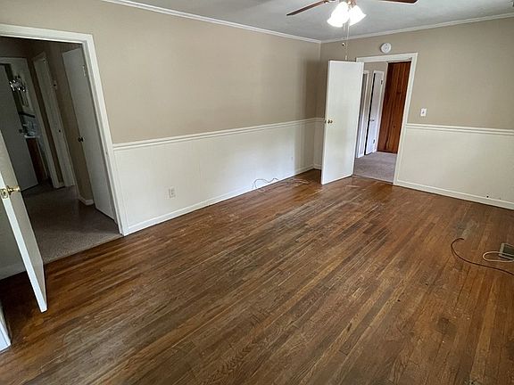 4th image of 1711 Azalea Dr