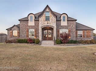 6202 SW Fair View Blvd, Bentonville, AR 72712