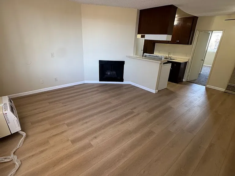 18520 Prairie St. — Photo 6