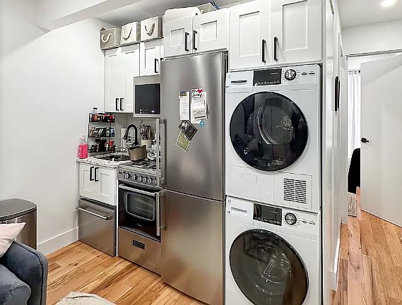 2nd image of 247 Mulberry St APT 15