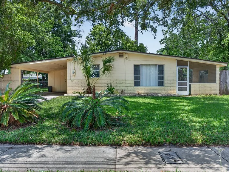 5527 Beney Rd — Photo 2