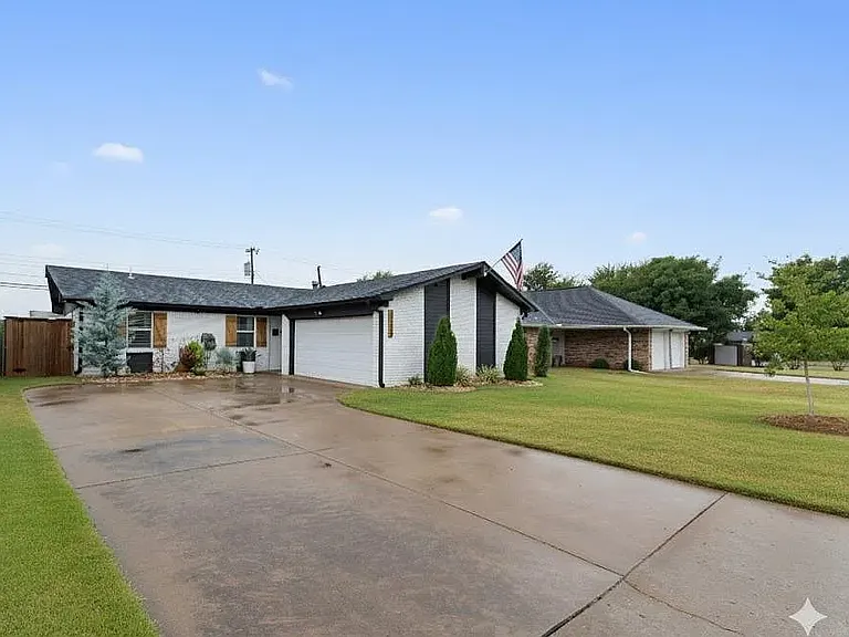 10609 N McKinley Ave — Photo 1