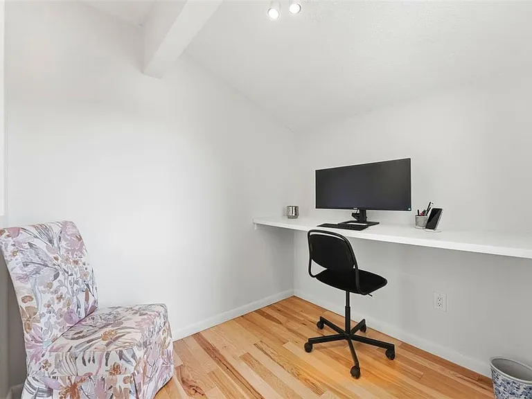 105 E Davis Blvd #B — Photo 31