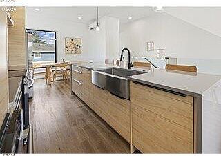 4th image of 280 NW Huckleberry St #6
