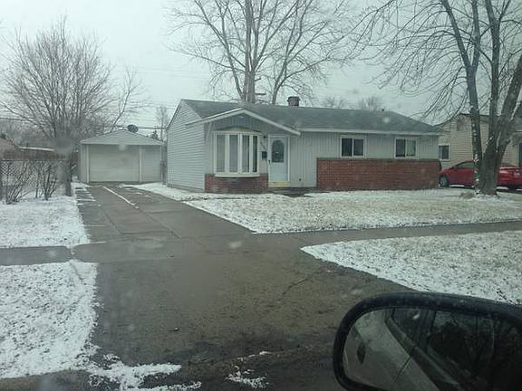 3rd image of 32232 Harvard St