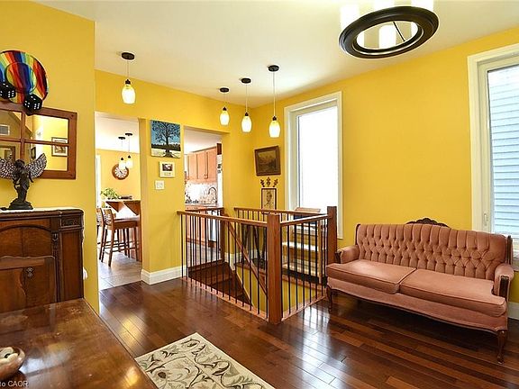 5th image of 377 Macnab St N