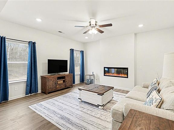 4th image of 383 Morgan Rd