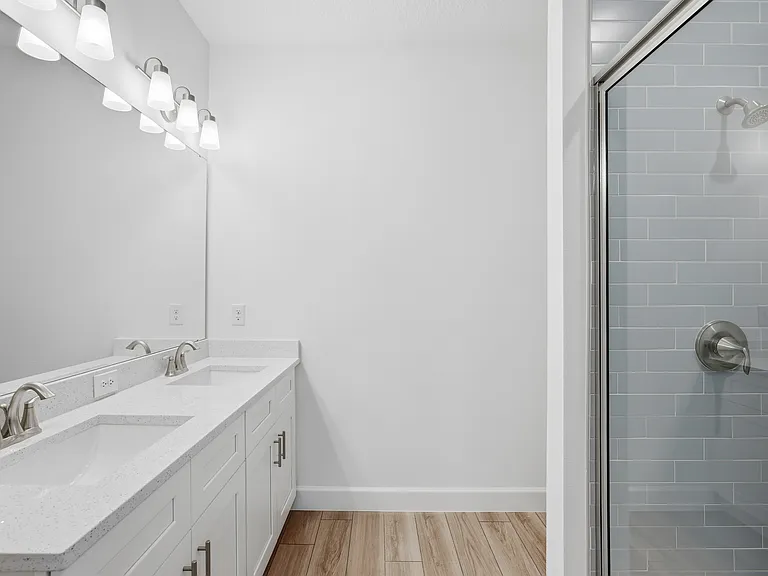 1209 W 15th St — Photo 17