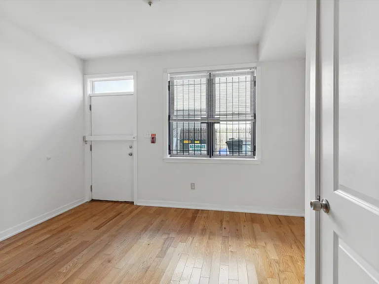 2025 N 17th St #102 — Photo 11