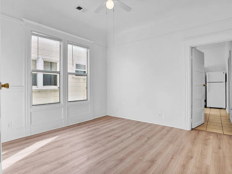 233 10th St — Photo 24