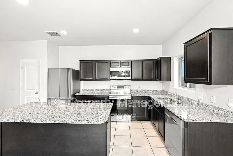 4 bed, 2.0 bath, 1550 sqft, $1,795 — Photo 4
