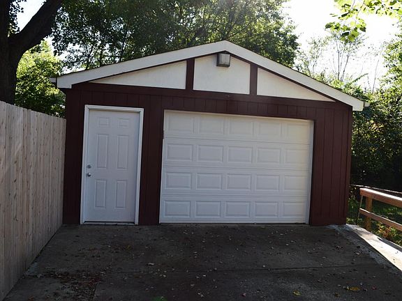 1.5 car garage