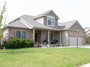 301 Country Ridge Dr, Mahomet, IL 61853