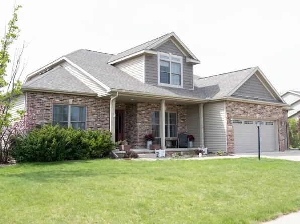 301 Country Ridge Dr, Mahomet, IL 61853