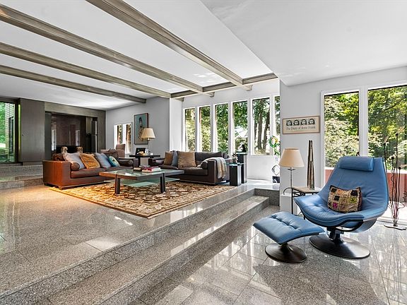 5th image of 331 Heath St