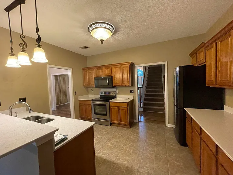 102 Adthan Cir — Photo 5