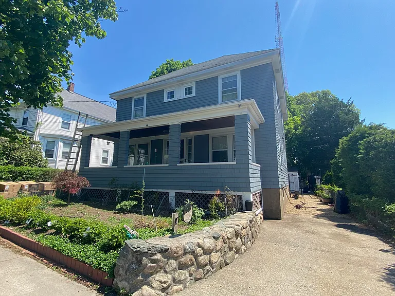 52 Linden St — Photo 2