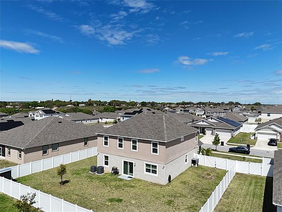 3rd image of 923 Fieldstone Way