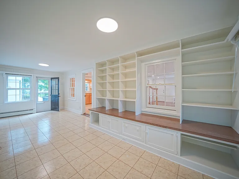 16 Brook St — Photo 23